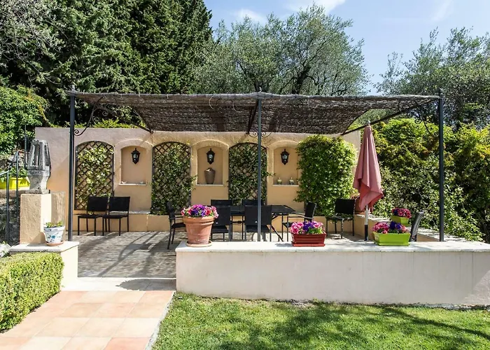 Mas Du Roc Bed & Breakfast Grasse