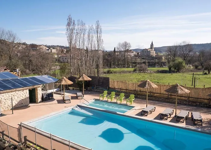 Gites Islacooldouce Joyeuse avec Piscine