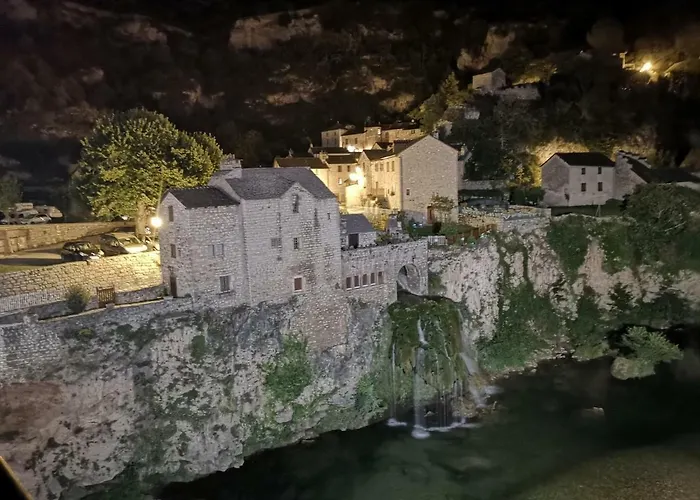 Gite la maison de Jules Sainte-Énimie avec Piscine