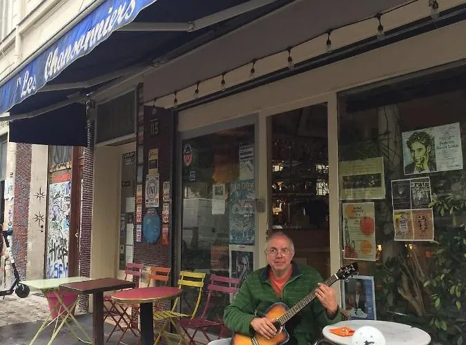 Hotel Les Chansonniers Parijs