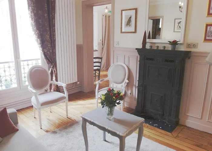 Chambre d hôte : Louvre Elegant Apt Suite Paris