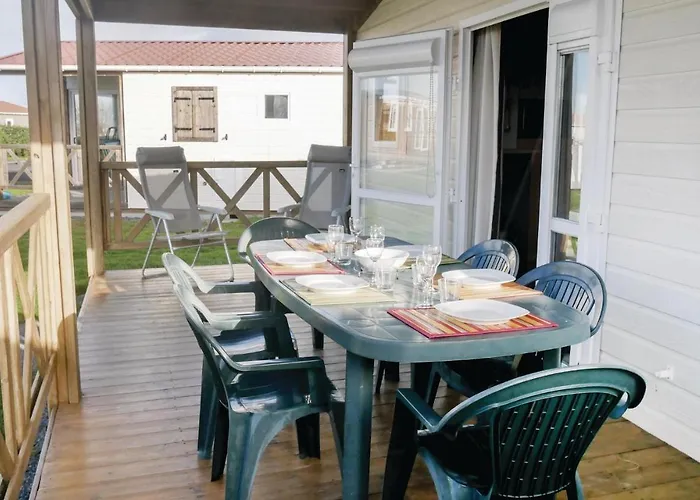 Amazing Home In Grandcamp Maisy With 3 Bedrooms, Wifi And Outdoor Swimming Pool avec Piscine